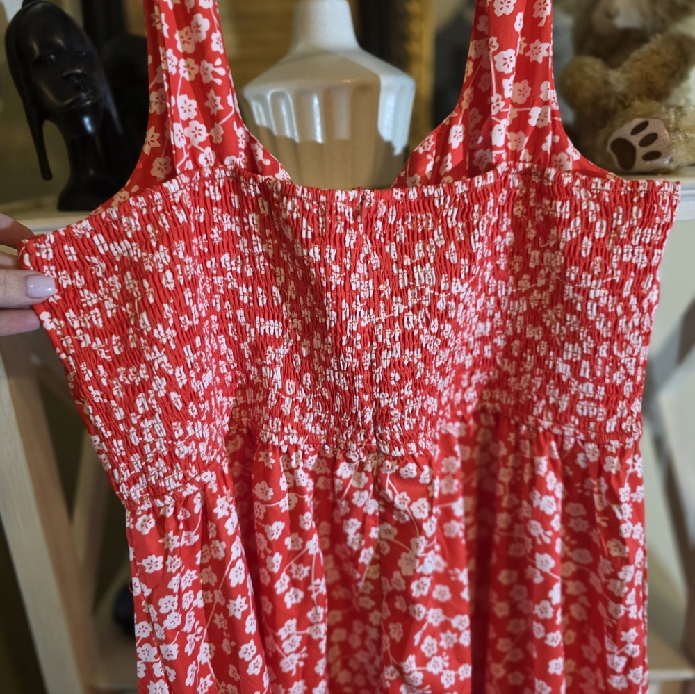 Elegant Red Floral Midi Dress - Picture 6 of 7